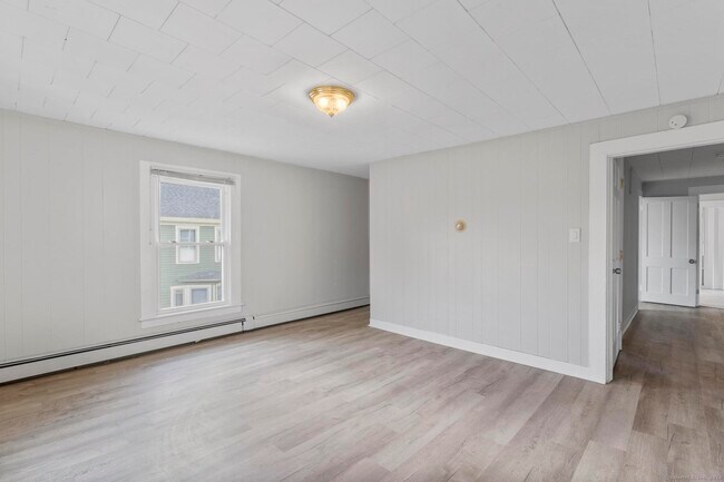 Building Photo - 20 Center St