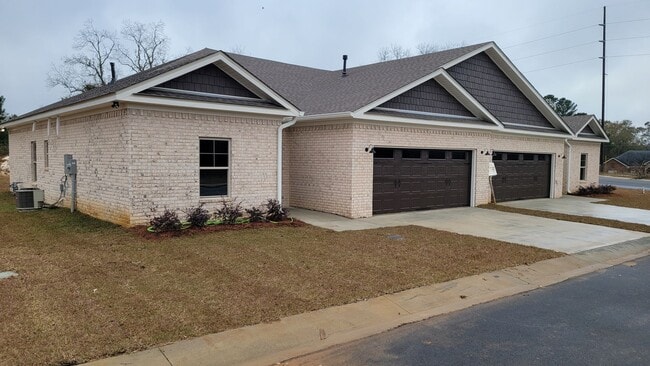 Building Photo - FULLY FURNISHED DUPLEX! 3BED 2BATH! ~ AVAL...
