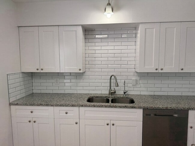 Foto del edificio - 2 Bedroom 1 Bath Home with Den/Office