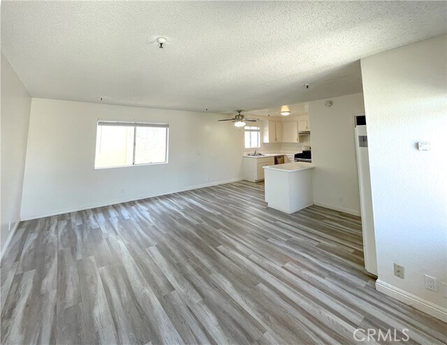 Foto del edificio - 13535 Yukon Ave