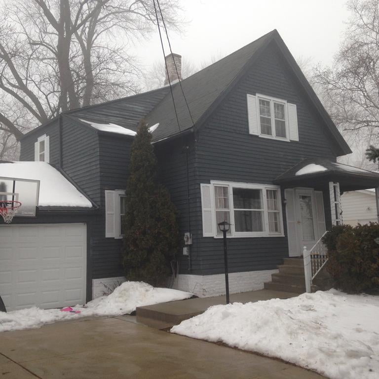 Building Photo - 402 E Calumet Rd