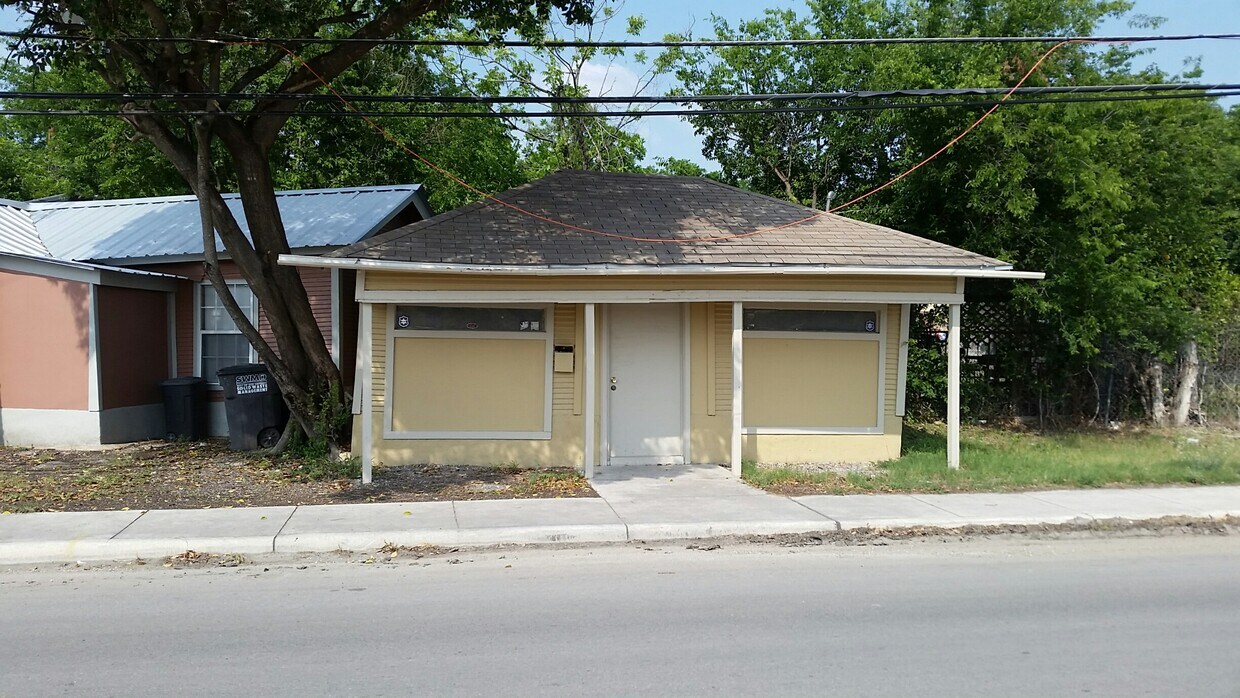 Front - 5214 S Presa St