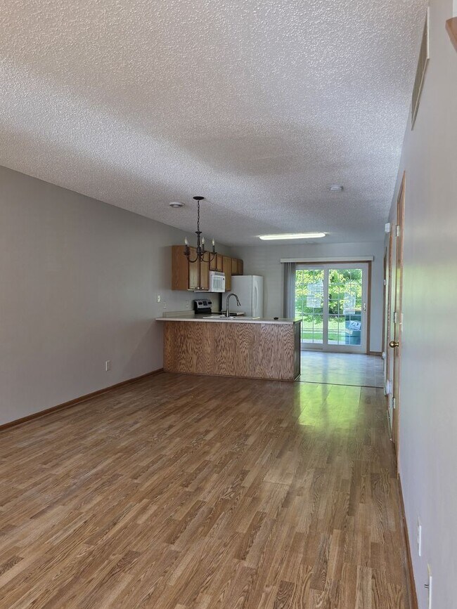 Foto del edificio - 2 Level Townhouse