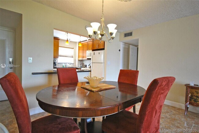Foto del edificio - 7850  Byron Ave 207 Miami Beach Fl 33141