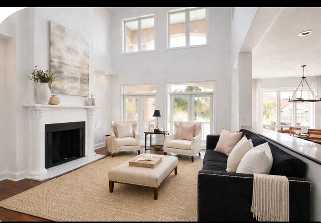 Building Photo - 845 Bluffview Dr