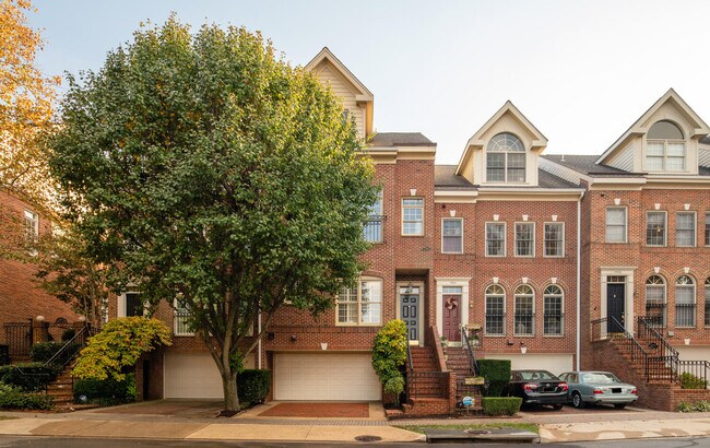 Building Photo - 1582 N Colonial Ter