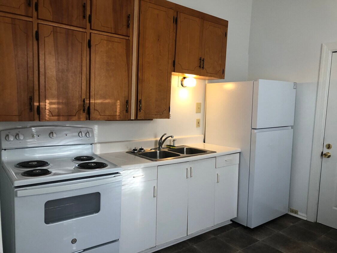 Primary Photo - 30 Herron Ave