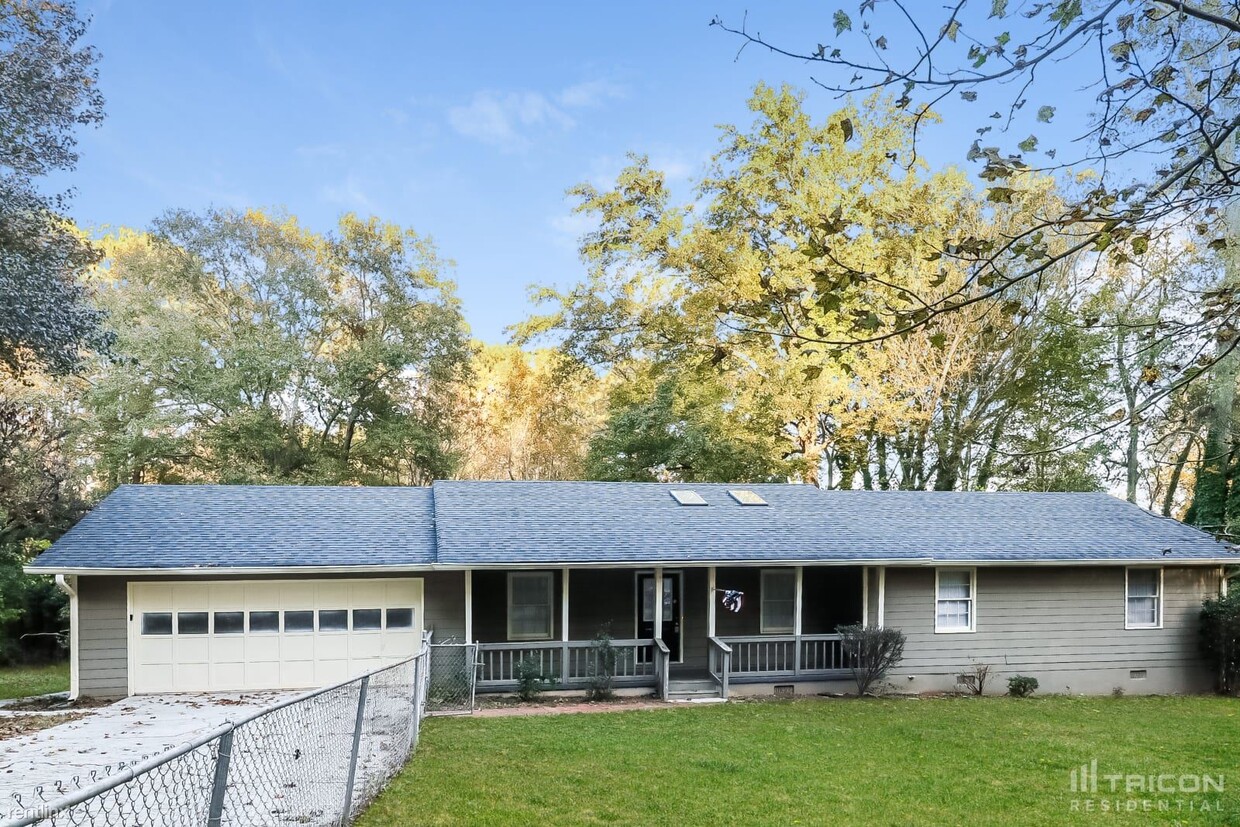 Primary Photo - 422 Lester Rd