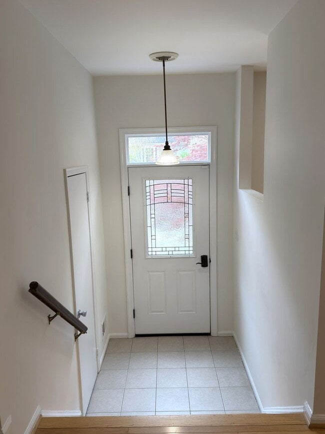 Photo - Beautiful 4 Bed 2.5 Bath Townhome in Burke For Rent!