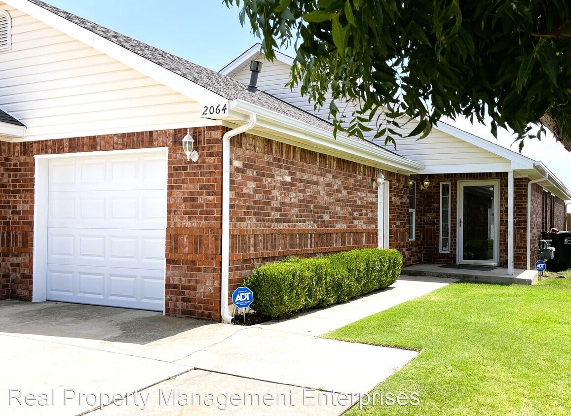 Foto principal - 3 br, 2 bath House - 2064 24th Ave SE
