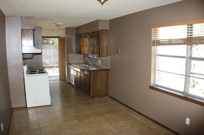 Building Photo - 3401 E Noble Dr
