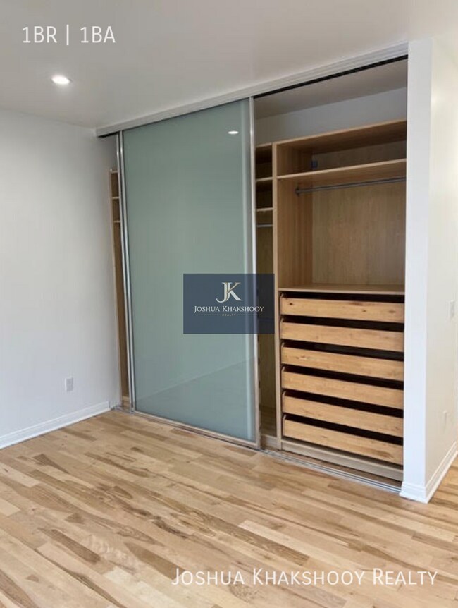 Foto del edificio - 1117 Cochran Ave