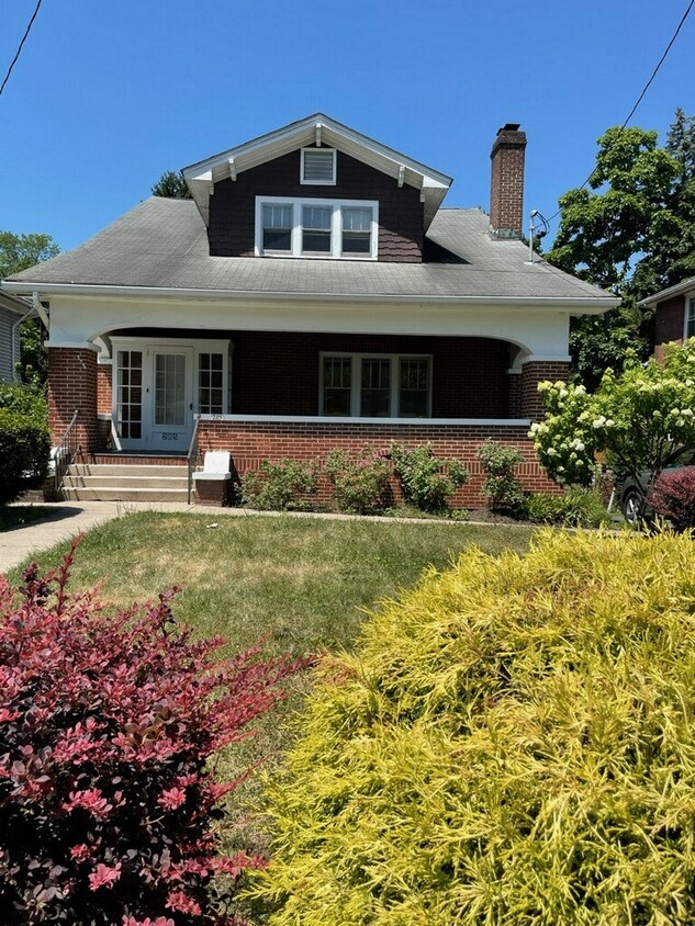 Primary Photo - 285 Powell Ave
