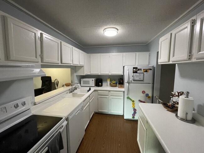 Foto del edificio - 10511 Cedar Lake Rd
