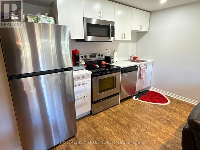 Building Photo - 42 Booth St