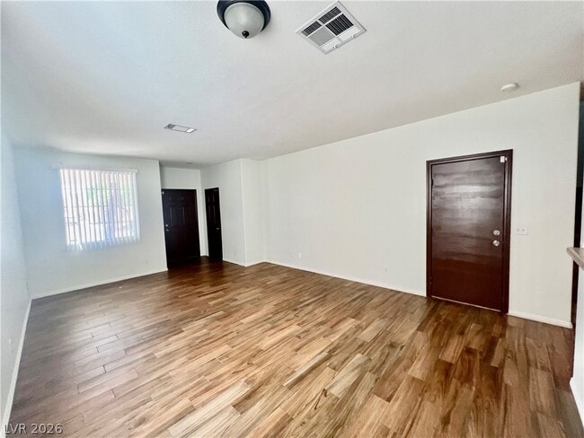 Foto del edificio - 1324 Sun Village Ave