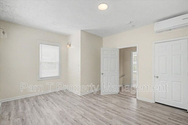 Building Photo - 814 Ott St