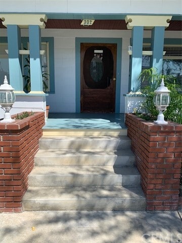 Building Photo - 302 N Citron St