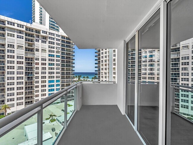 Foto del edificio - 3001 S Ocean Dr