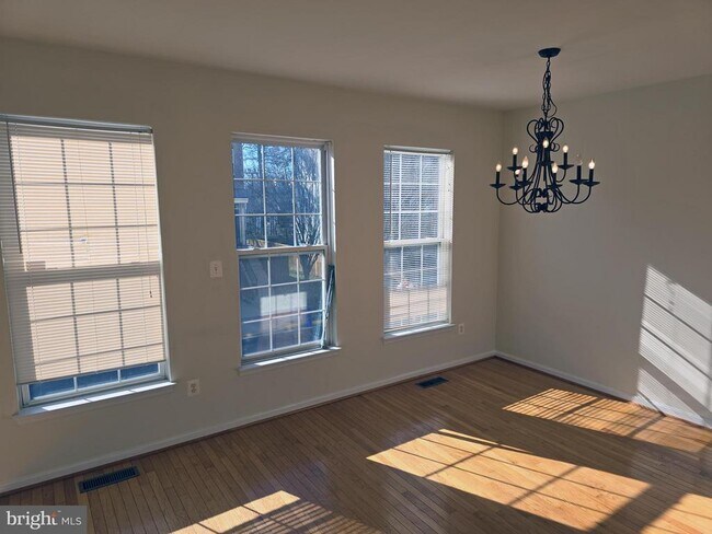 Building Photo - 8557 Wyngate Manor Ct
