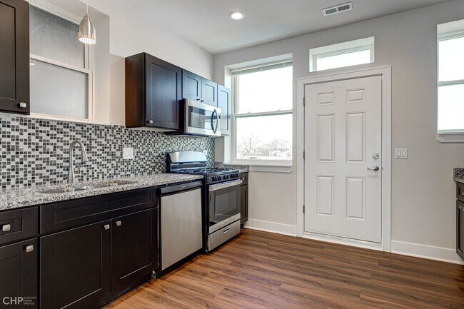 Foto del edificio - 4354 N Troy St