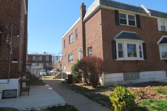 Building Photo - 3018 Teesdale St