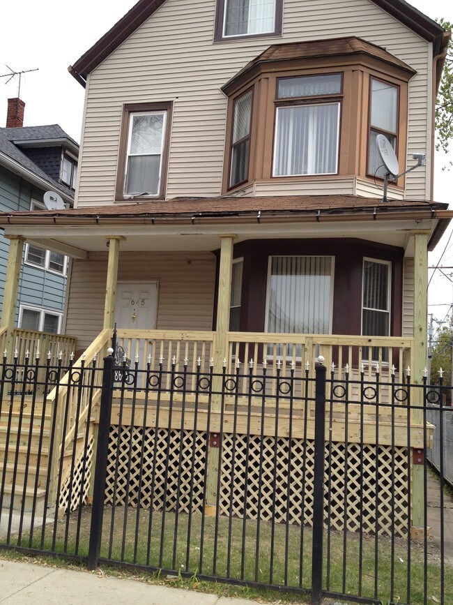 Building Photo - 8645 S Escanaba Ave