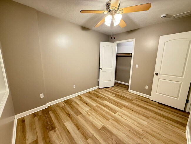 Foto del edificio - 35-37 Westwood Drive