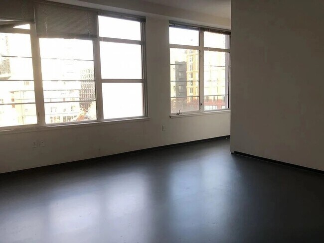 Foto del edificio - 160 E Berkeley St