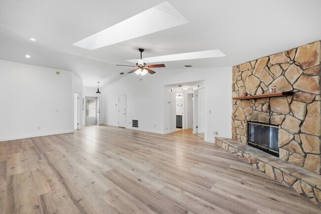 Building Photo - 11149 Losco Junction Dr S