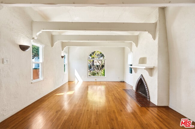 Building Photo - 2613 Cloverfield Blvd