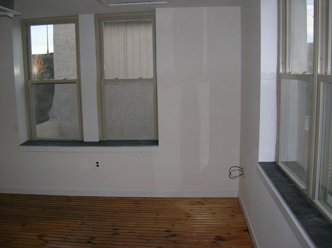 Primary Photo - 205 Vine St