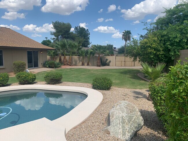 Building Photo - 5227 E Tierra Buena Ln