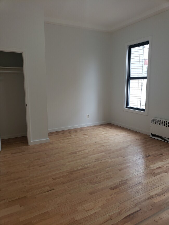 Building Photo - 184 Webster Ave