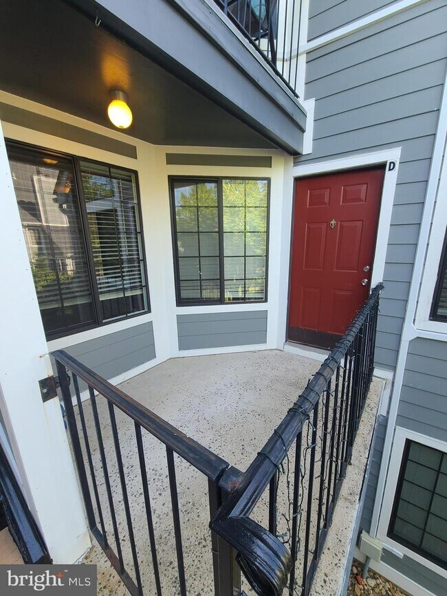 Building Photo - 7013D Birkenhead Pl