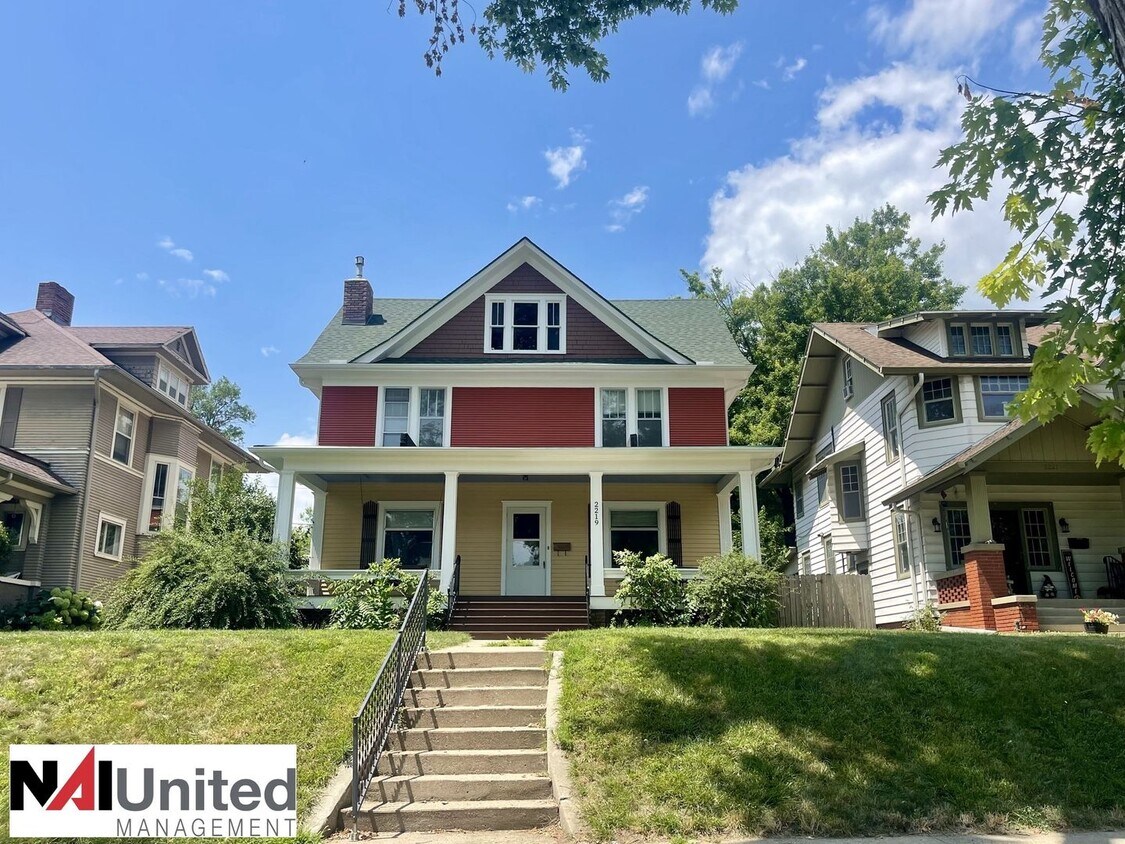 Primary Photo - 4 bed 2 bath Home for rent on the Northsid...