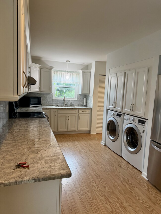 Building Photo - 8388 SE Croft Cir