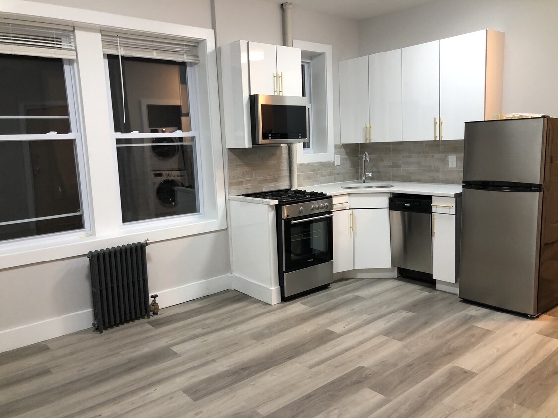 Foto principal - 130 Corbin Ave