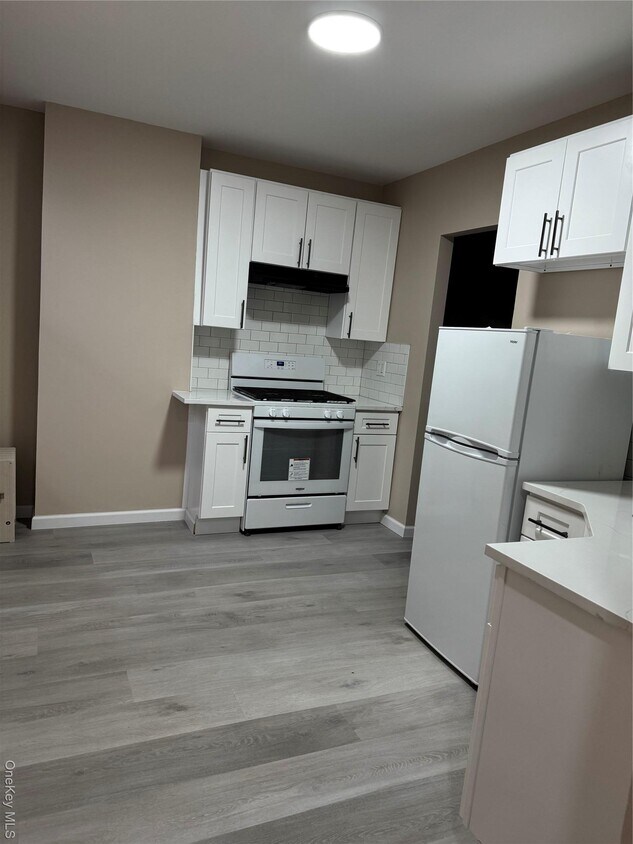 Foto del edificio - 106-17 Metropolitan Ave