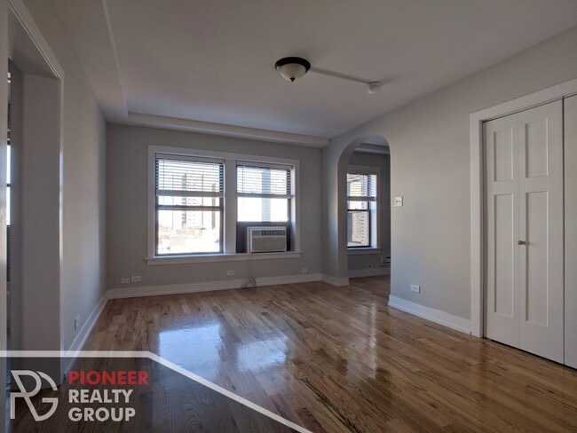 Building Photo - 560 W Arlington