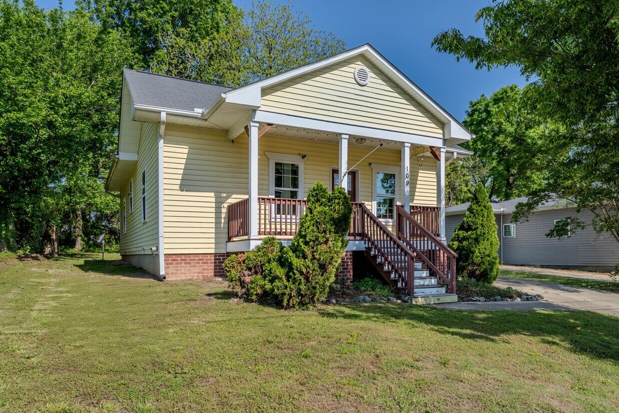 Primary Photo - Close to downtown 3 bed/2 bath with fantas...