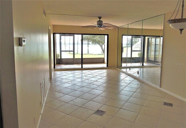 Foto del edificio - 6291 Bahia Del Mar Cir