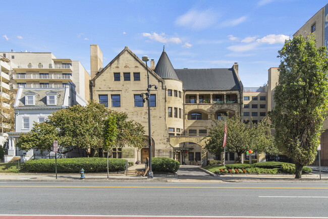 Building Photo - Warder Mansion