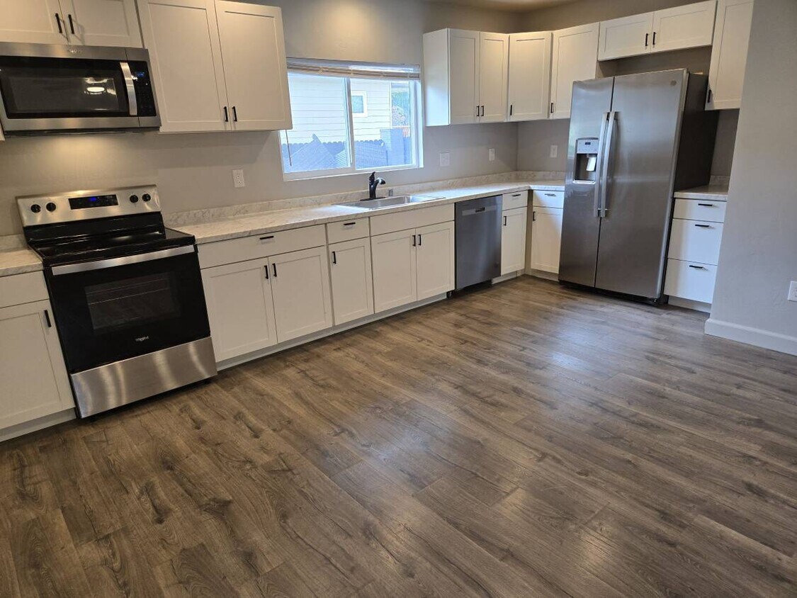Foto principal - 823 W Geyser St