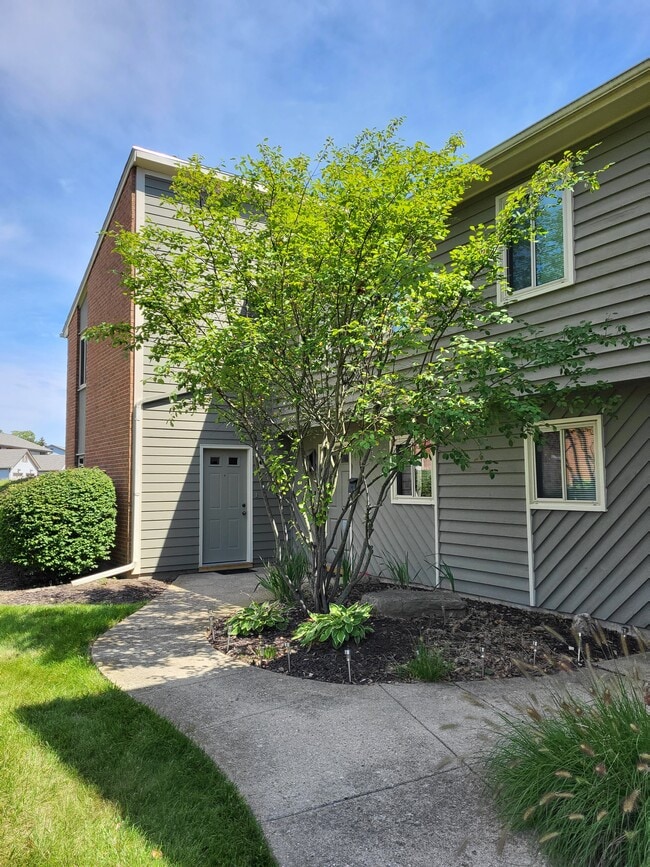 9510 Centerbrook Ct, Dayton, OH 45458 Townhome Rentals in Dayton OH