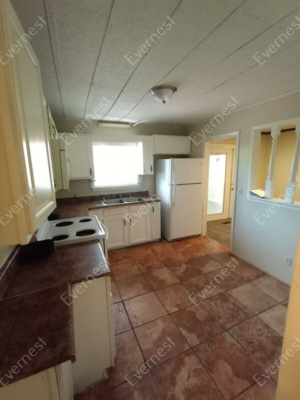 Building Photo - 1518 Claret St