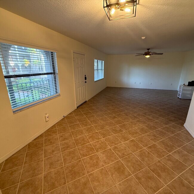 Foto del edificio - 6150 Gulfport Blvd S