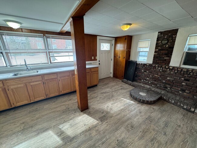 Foto del edificio - 196 Central Ave