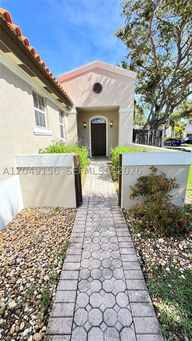 Foto del edificio - 8337 NW 142nd St