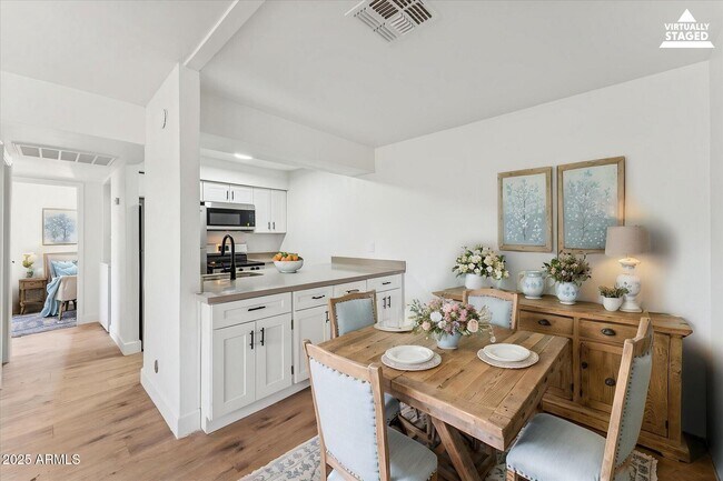 Foto del edificio - 2739 E Tamarisk Ave